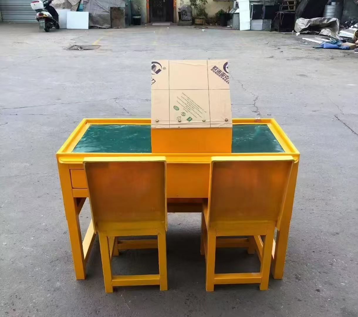 临湘防静电导通桌井下煤矿火工品发放桌：危险品流转的安全守护者